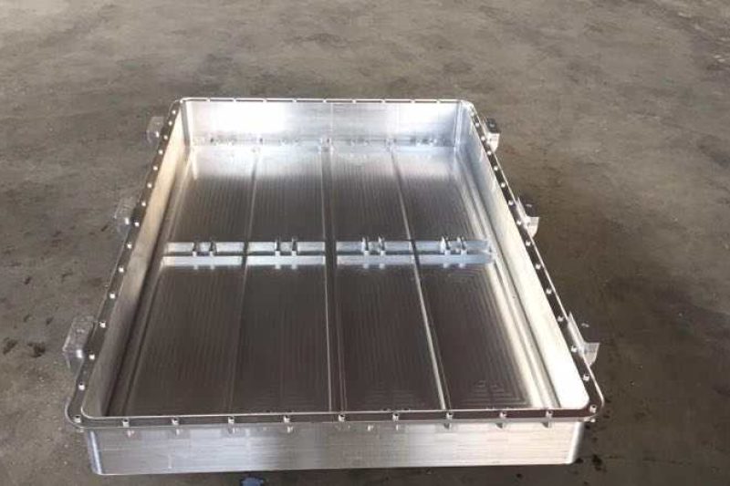 Liquid cooling plate